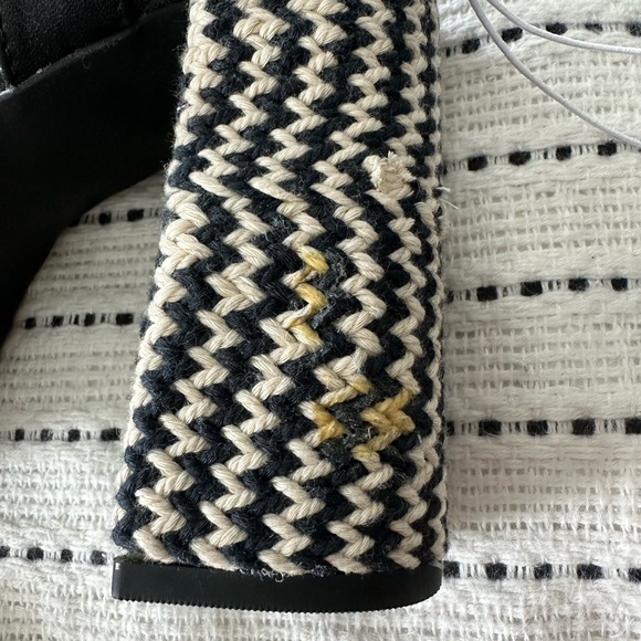 Black and White Platform Sandals - Picture 4 of 5